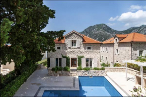 Villa Shah Complex